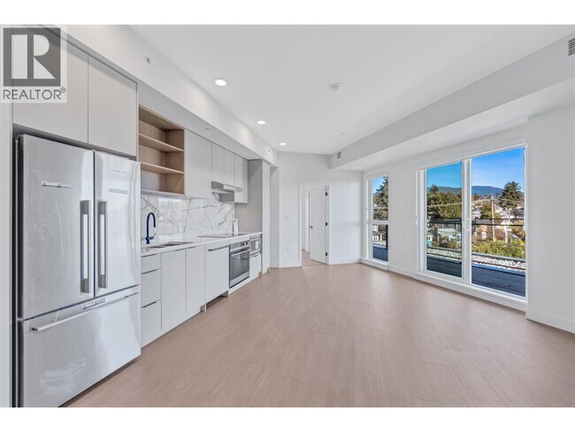 422 E 3rd St in North Vancouver, BC - Building Photo - Building Photo