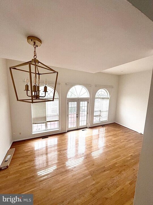 43511 Evian Ln in Chantilly, VA - Building Photo