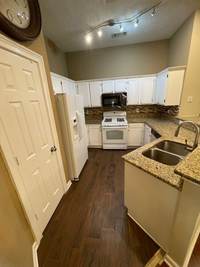 property at 2420 Creek Crossing Ct