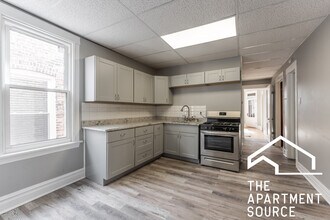 2132 W Iowa St, Unit 1F in Chicago, IL - Foto de edificio - Building Photo