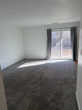 1913 W 1st St, Unit 201 in Ankeny, IA - Building Photo - Building Photo