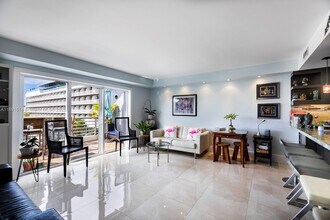 2977 McFarlane Rd in Miami, FL - Building Photo - Building Photo