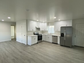 226 Panamint Ave in Ridgecrest, CA - Building Photo - Interior Photo