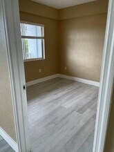 2536 NW 24th St, Unit 4C in Miami, FL - Building Photo - Building Photo