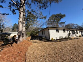 3022 Wilson Rd in Decatur, GA - Foto de edificio - Building Photo