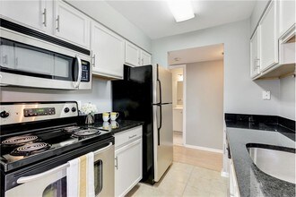 11653 Gas Light Ct-Unit -E in Reston, VA - Building Photo - Building Photo