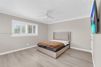 211 SE 1st Ter in Dania Beach, FL - Foto de edificio - Building Photo