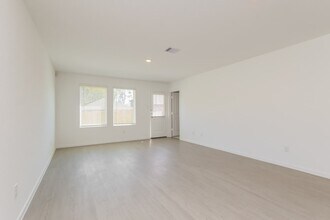 613 Craven St in Montgomery, TX - Building Photo - Building Photo