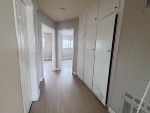 8720 Orion Ave, Unit 21 in Los Angeles, CA - Building Photo - Building Photo