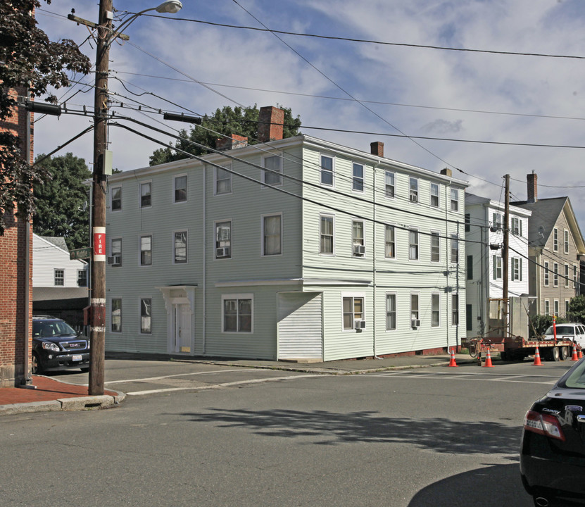 73 Middle St in Newburyport, MA - Foto de edificio