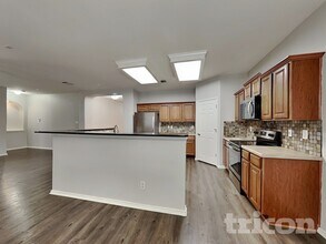 11638 Dense Star in San Antonio, TX - Foto de edificio - Building Photo