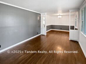 2300 Cloverdale Rd in Nashville, TN - Foto de edificio - Building Photo