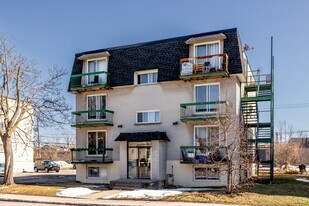 402 Copernic Av in Laval, QC - Building Photo