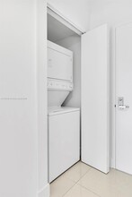 92 SW 3rd St, Unit 1403 in Miami, FL - Building Photo - Building Photo