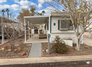 3601 E Wyoming Ave in Las Vegas, NV - Foto de edificio - Building Photo