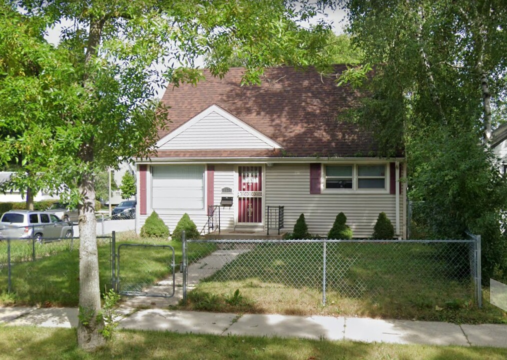 5126 N 50th St in Milwaukee, WI - Building Photo