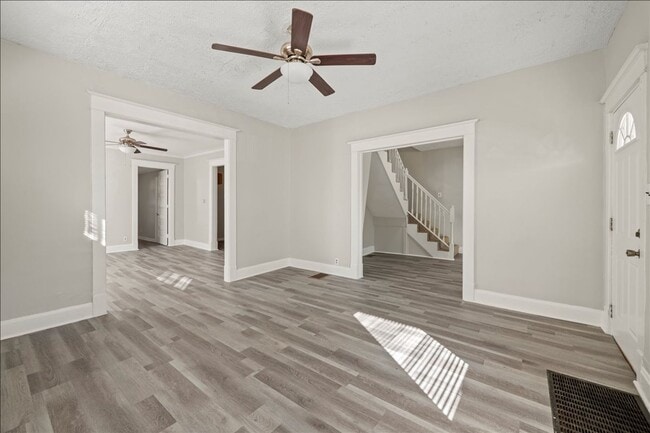 438 N Chester Ave in Indianapolis, IN - Foto de edificio - Building Photo