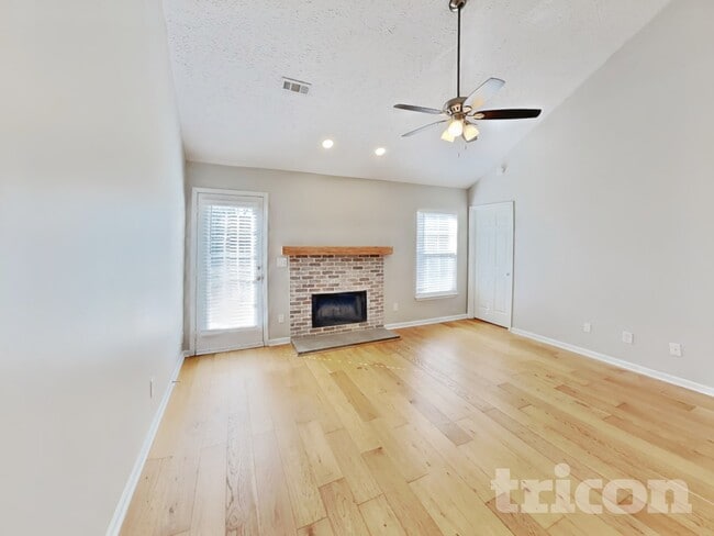 4021 Deer Run Trce in Spring Hill, TN - Foto de edificio - Building Photo