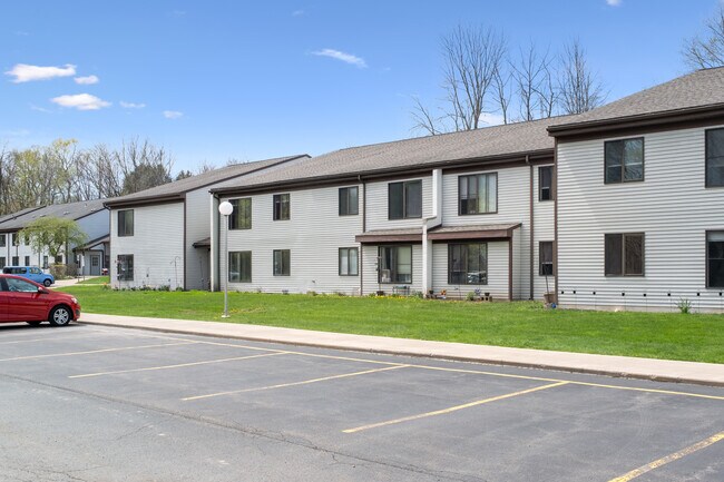 Brown Square in Ontario, NY - Foto de edificio - Building Photo