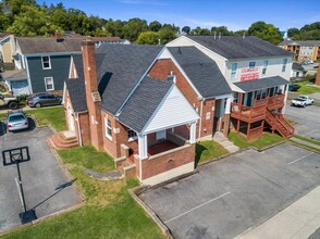 1200 Fairfax St in Radford, VA - Foto de edificio - Building Photo