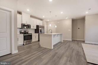 12875 Mosaic Pk Wy in Herndon, VA - Building Photo - Building Photo