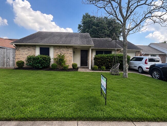 17307 Nordway Dr