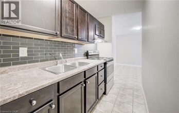 930 Eagle St N in Cambridge, ON - Building Photo - Building Photo