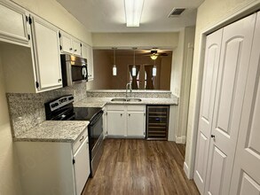 5222 E Rolling Ridge Dr in San Antonio, TX - Building Photo - Building Photo