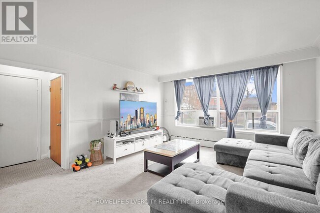 430-430 Ridelle Ave in Toronto, ON - Building Photo - Building Photo