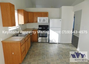 285 W Owl Ct in Pueblo West, CO - Building Photo - Building Photo