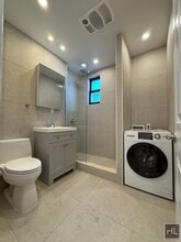 31 AVENUE in Queens, NY - Foto de edificio - Building Photo