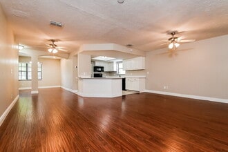 846 Timber Pond Dr in Brandon, FL - Building Photo - Building Photo