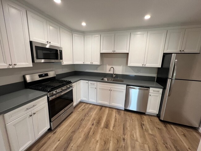 property at 159 W 10th Ave