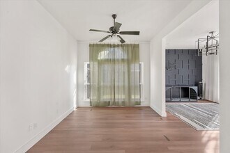 8405 Greenspoint Dr in Rowlett, TX - Foto de edificio - Building Photo