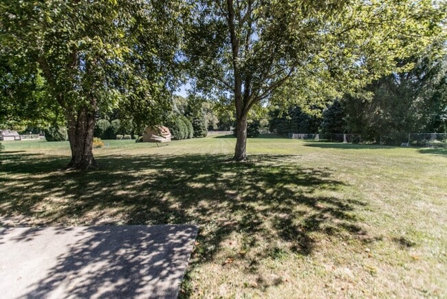 1102 S Garden Ct in Mahomet, IL - Building Photo - Building Photo