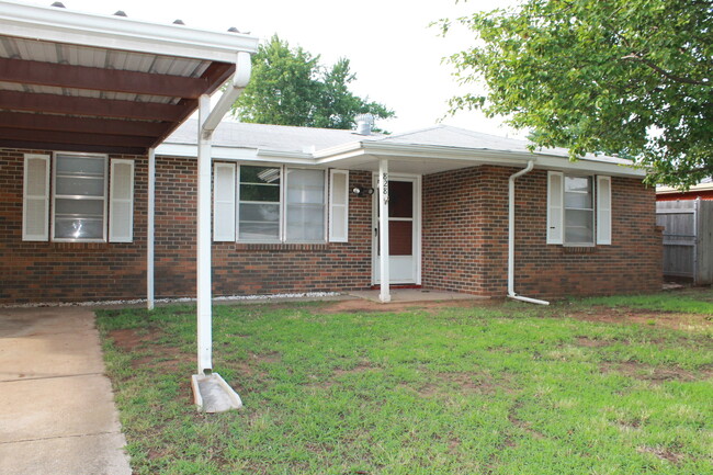 828 E Steed Dr in Midwest City, OK - Foto de edificio - Building Photo