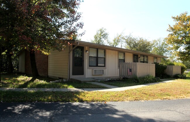 Forsythia Court Apartments in Louisville, KY - Building Photo - Building Photo