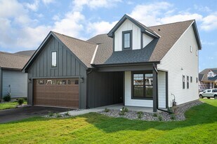 Canvas at St. Croix in Woodbury, MN - Building Photo