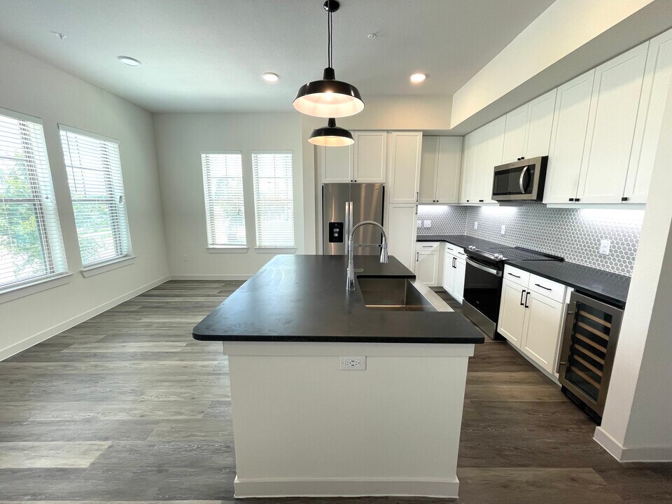 8421 S Hwy 183 in Leander, TX - Building Photo