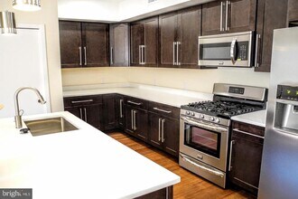 934 S 5th St in Philadelphia, PA - Building Photo - Building Photo