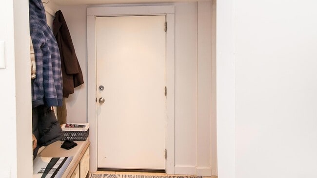 11291 E Shore Dr in Whitmore Lake, MI - Foto de edificio - Building Photo