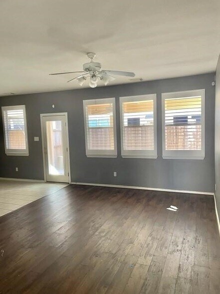 16619 Newglen Ln in Houston, TX - Building Photo - Building Photo