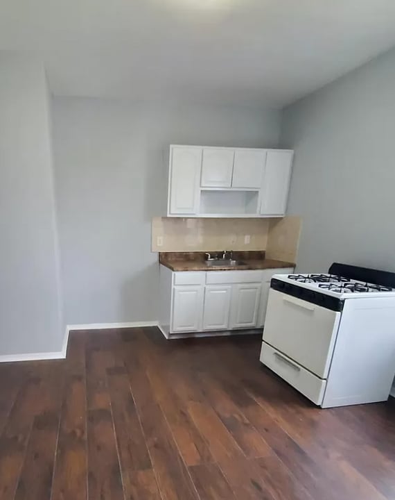 80 Hillcrest Ter in East Orange, NJ - Building Photo