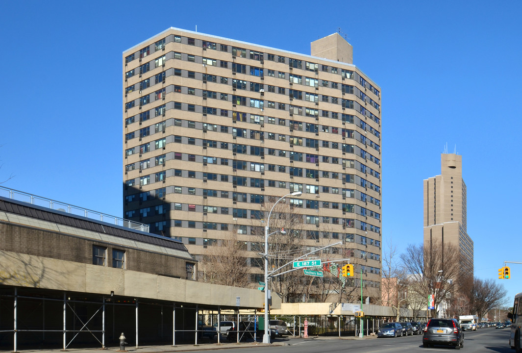 Kelly Towers in Bronx, NY - Building Photo