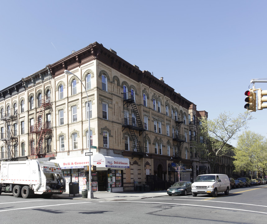 404 Marcus Garvey Blvd in Brooklyn, NY - Foto de edificio