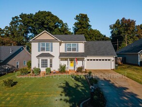 109 Feldspar Ln in Greer, SC - Building Photo - Building Photo