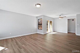 701 Oak Hollow Ct in O'Fallon, IL - Building Photo - Building Photo