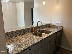 5717 Manila Dr in El Paso, TX - Building Photo - Building Photo