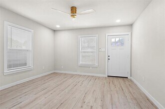 1300 E Baltimore Ave in Fort Worth, TX - Building Photo - Building Photo