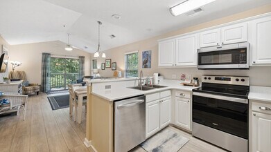 562 Blue Stem Dr in Pawleys Island, SC - Foto de edificio - Building Photo